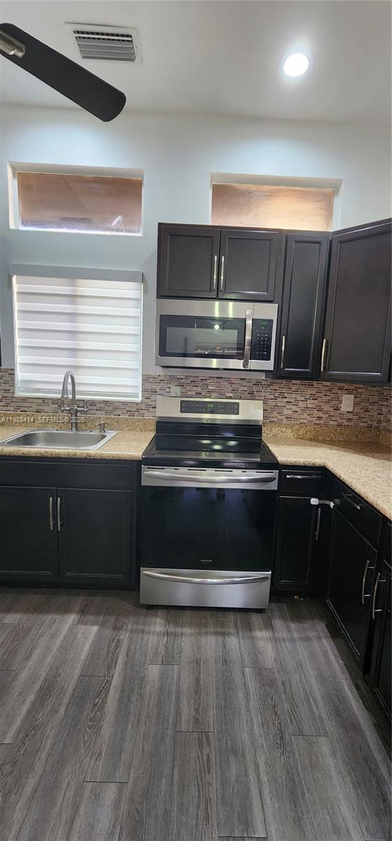 Building Photo - 9660 W Elm Ln