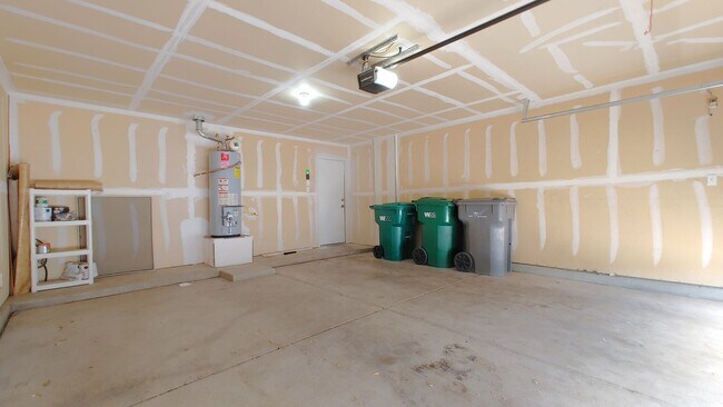 Building Photo - 2105 Margarita Dr SE