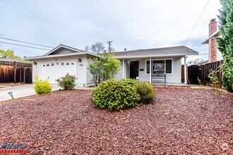 Building Photo - Lovely Home | Central A/C | Beautiful Yards