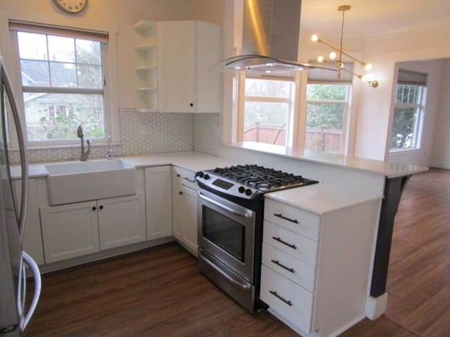 Building Photo - Charming 3 Bedroom Craftsman in North Tacoma