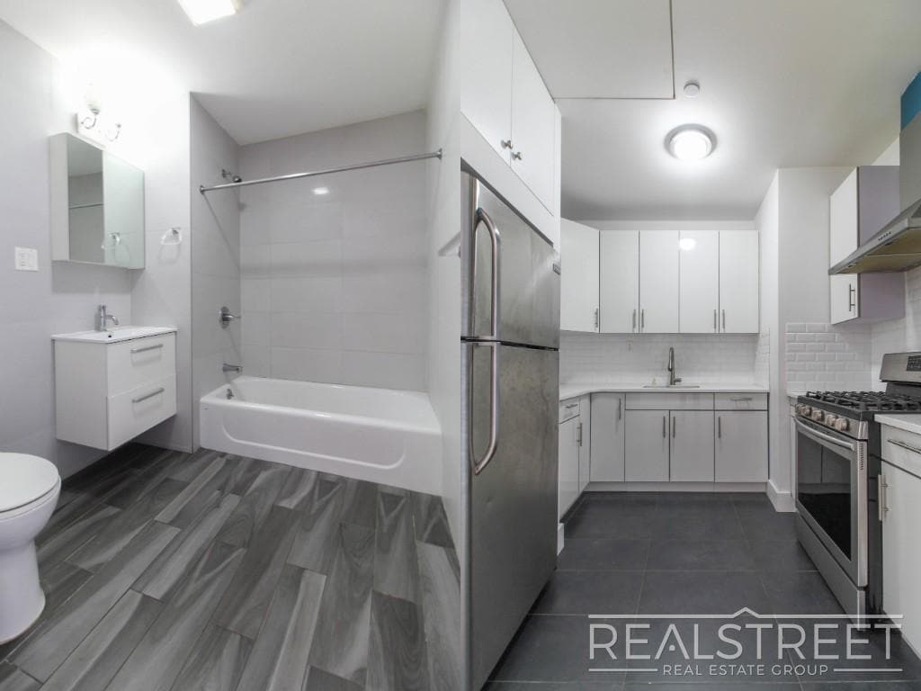 Building Photo - LUXURY 2.5 Bed  in Queens!