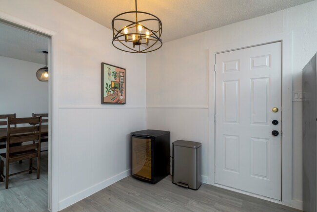 Building Photo - 1704 Kynette Dr