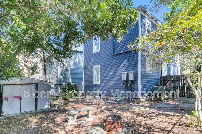 Building Photo - 299 Coming St