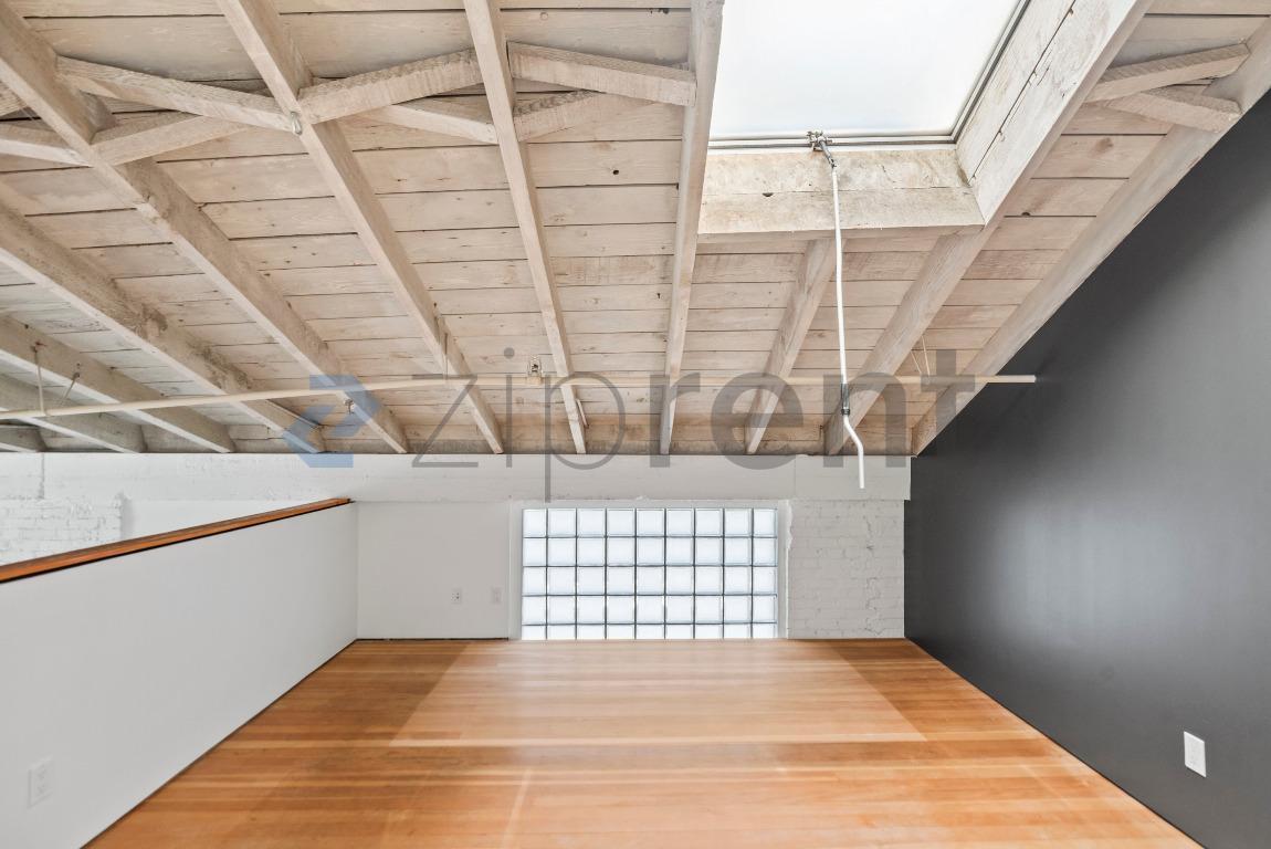 Building Photo - Unit 123