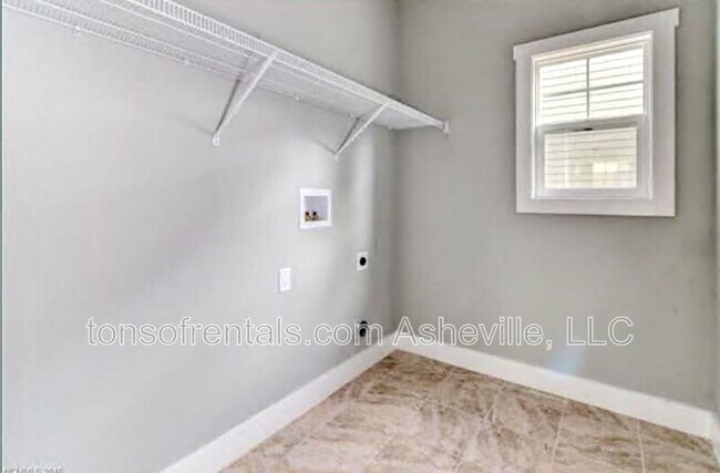 Building Photo - 8 Loblolly Ln