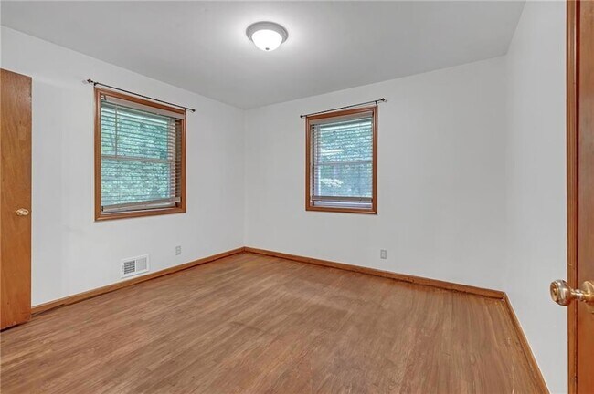 Building Photo - 5960 Brookdale Ln SW