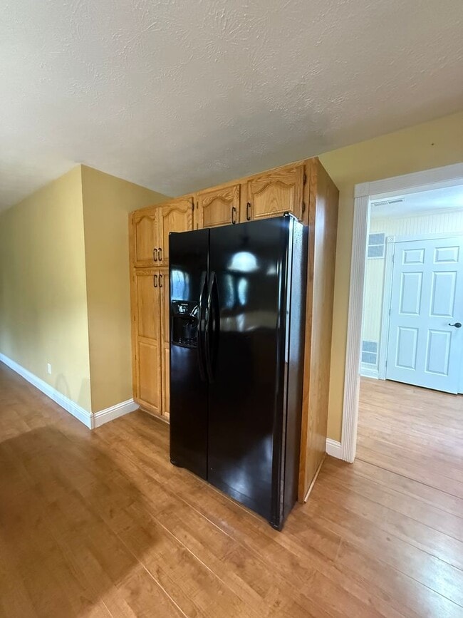 Building Photo - Spacious House in Draffenville