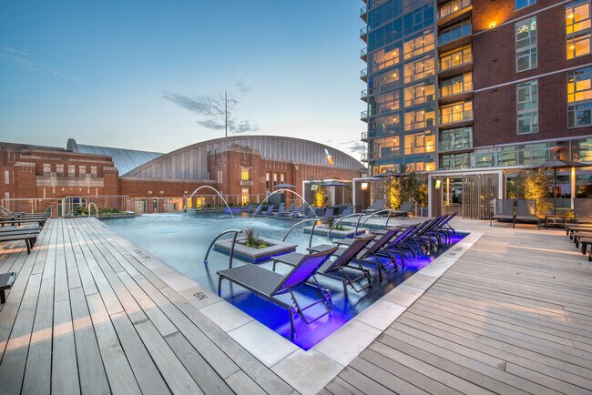 Building Photo - Luxuriously Rustic Paradise