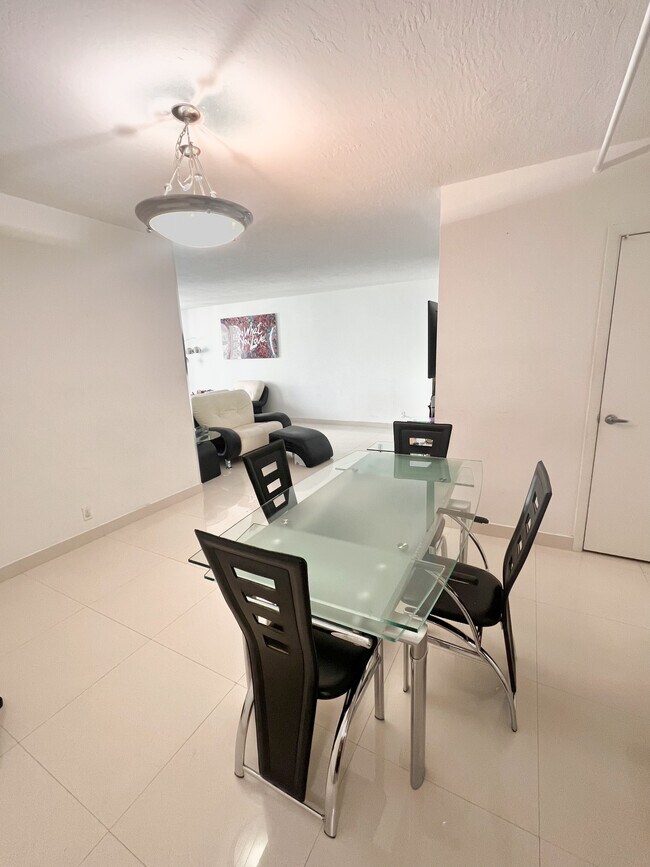 Building Photo - 3001 S Ocean Dr