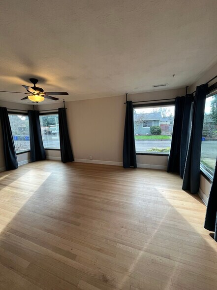 Building Photo - 18320 Dickerson Ln