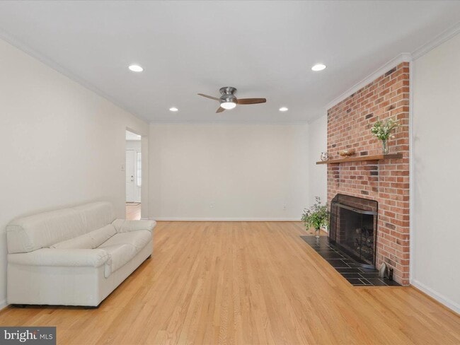 Building Photo - 9715 Ceralene Dr