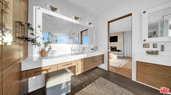 Building Photo - 2915 Tuna Canyon Rd