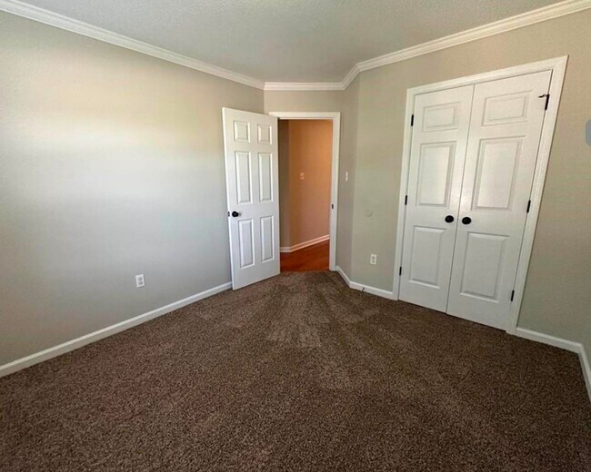 Building Photo - 8784 Overcup Oaks Dr