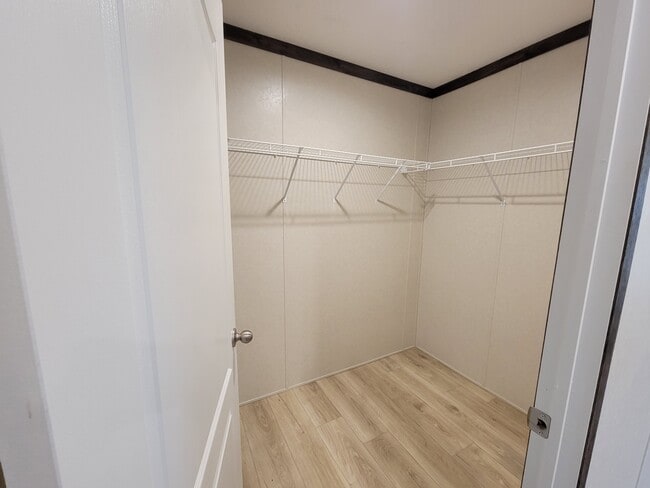 Building Photo - 5091 Cove Ct