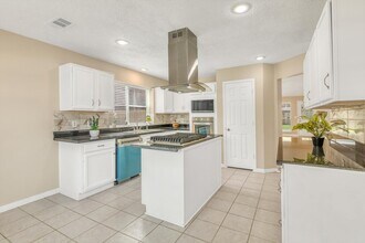 Building Photo - 5635 Sage Manor Dr