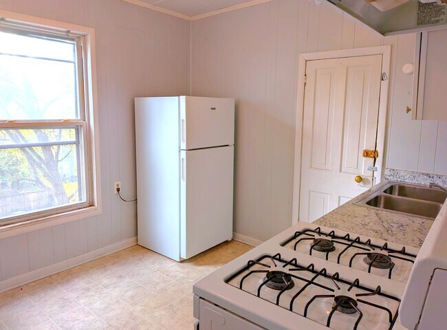 Building Photo - 432 Highland Ave SW