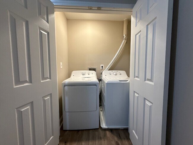 Building Photo - 3 BedRoom House In Baltimore City