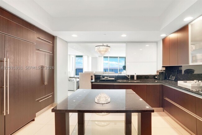 Building Photo - 2711 S Ocean Dr