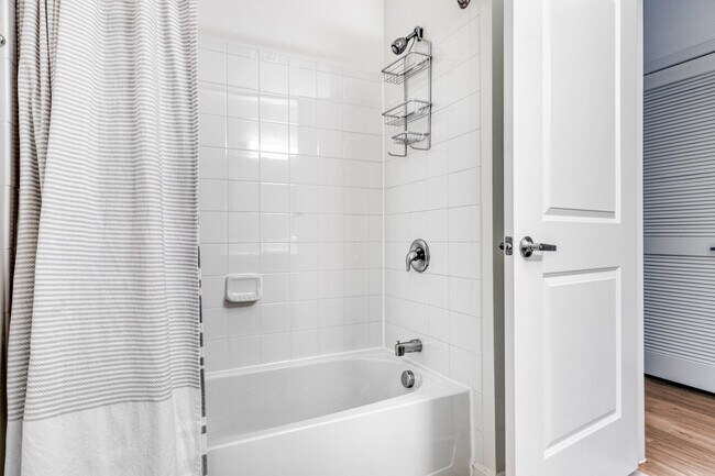 Building Photo - 333 Great River Rd