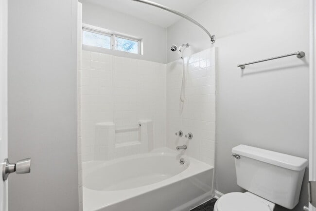 Building Photo - 8232 Pleasant Ridge Dr