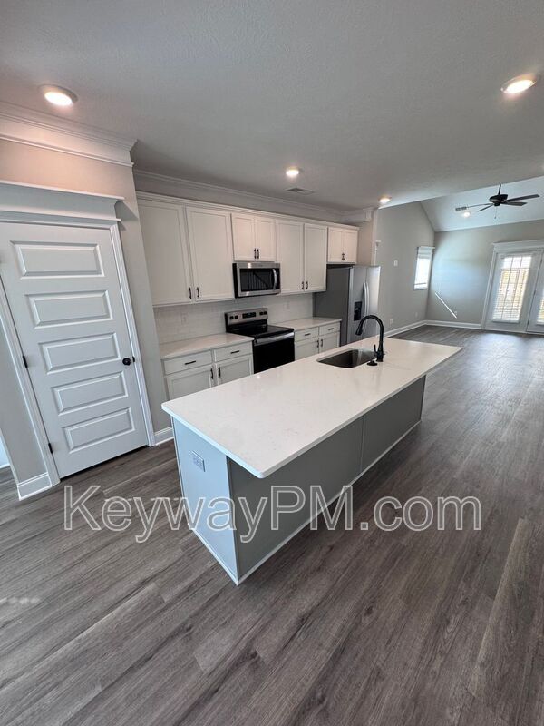 Building Photo - 2047 Denmark Ave SE