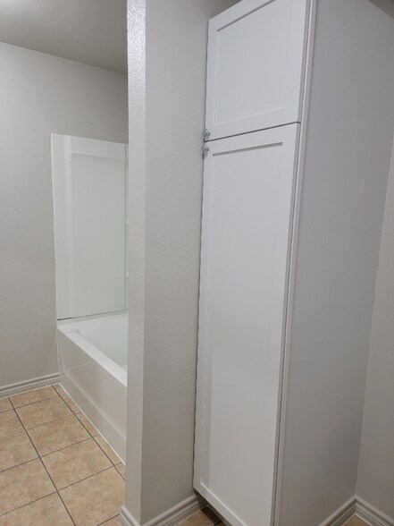 Building Photo - 136 Private Rd