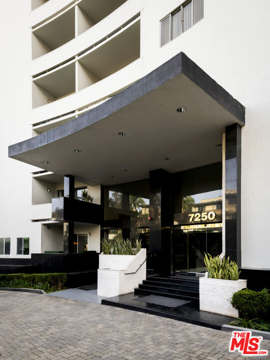 Building Photo - 7250 Franklin Ave