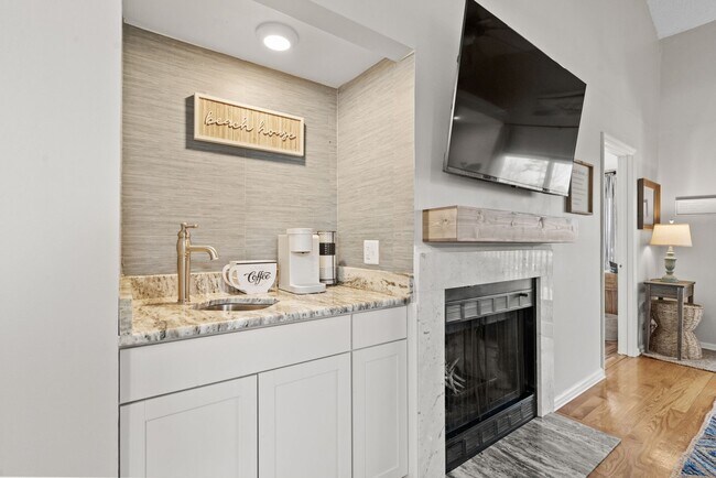 Building Photo - Furnished All-Inclusive 4bed/3bath condo a...