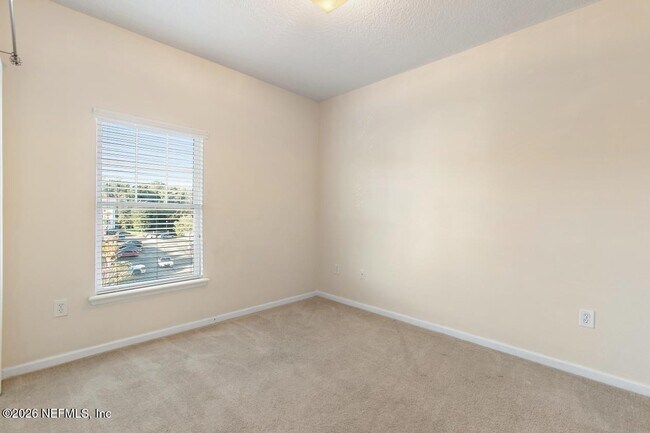 Building Photo - 8201 Green Parrot Rd