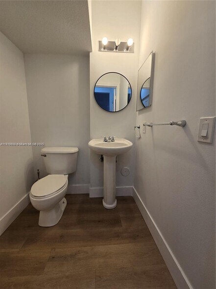 Building Photo - 129 Riverwalk Cir