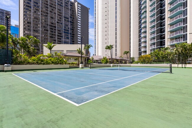 Building Photo - 1212 Nuuanu Ave