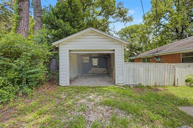 Building Photo - 802 Cline St
