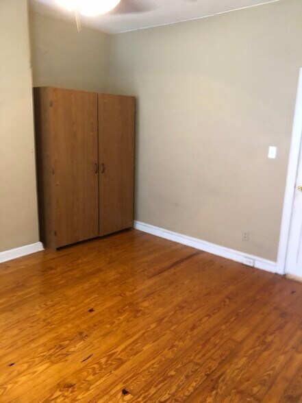Third Floor Suite - 412 N 31st St