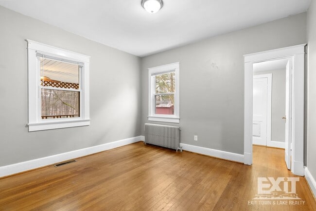 Building Photo - 3 Bedroom 1 Bathroom Home