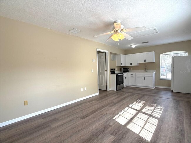 Building Photo - 501 Coconut Palm Way