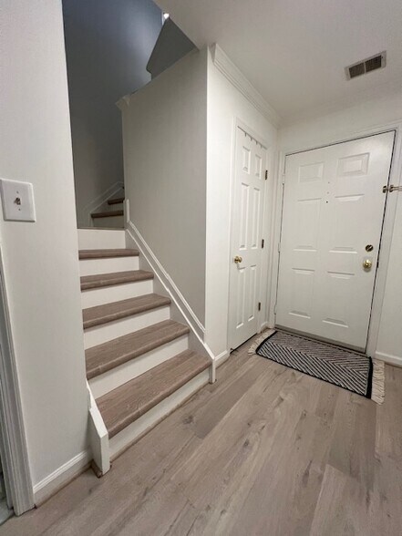 Entrance - 121 Timberbrook Ln