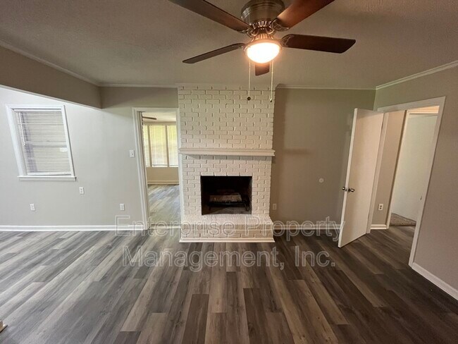 Building Photo - 1343 Dove St