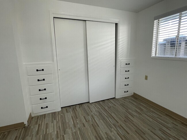 Building Photo - 2613 E Casto Ln