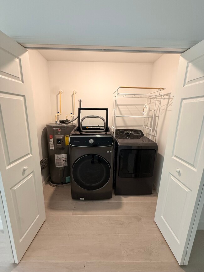 Building Photo - 4724 W Tambay Ave