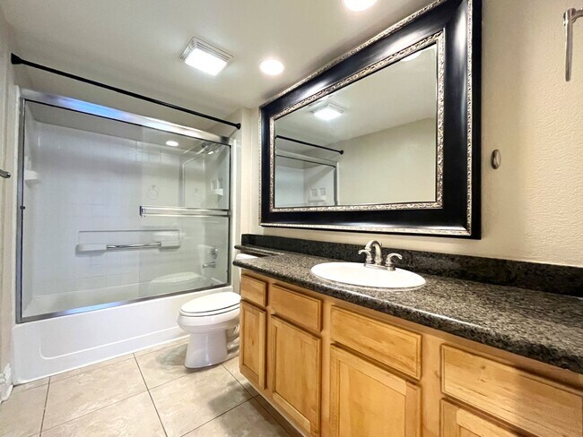 Building Photo - 2 bed, 2 bath located in Corona, CA!