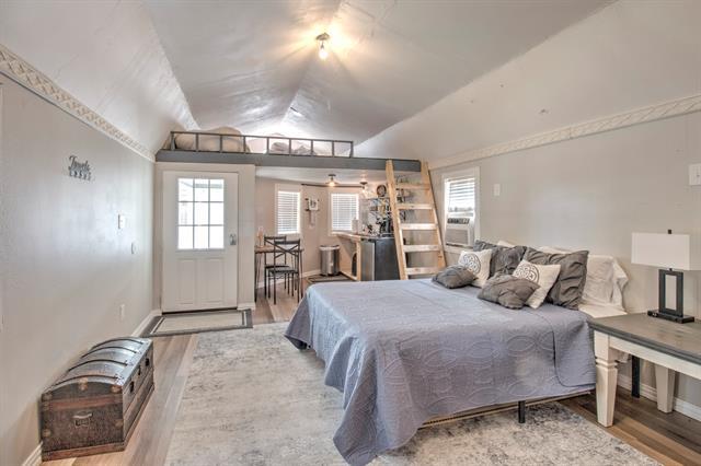 Building Photo - 179 Oak St