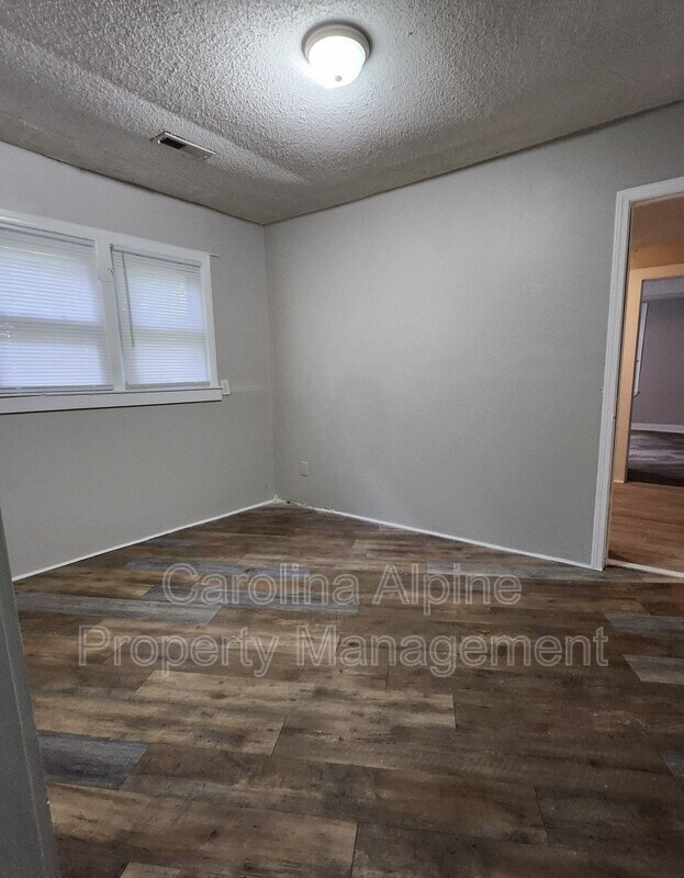 Building Photo - 609 Hillcrest St