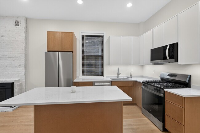 Building Photo - 2132 W Potomac Ave