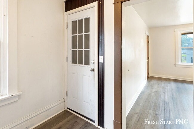 Building Photo - Light-Filled & Well-Connected Living – 1 Bedroom Retreat