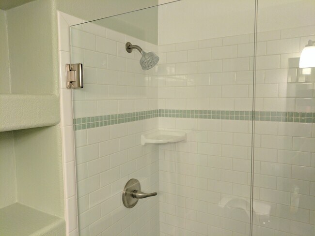 Building Photo - Beautifull Spacious 2 Bedroom 2 Bath Townh...