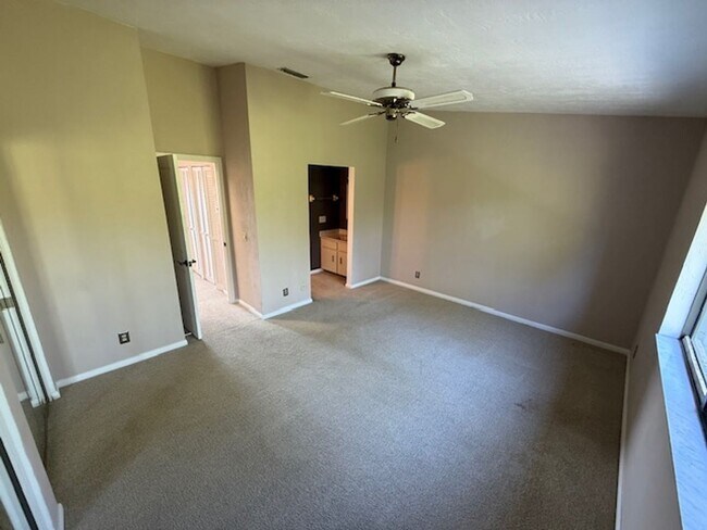 Building Photo - 150 Limewood Pl