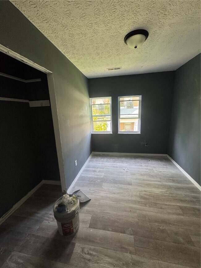 Building Photo - 5434 Maple Ave
