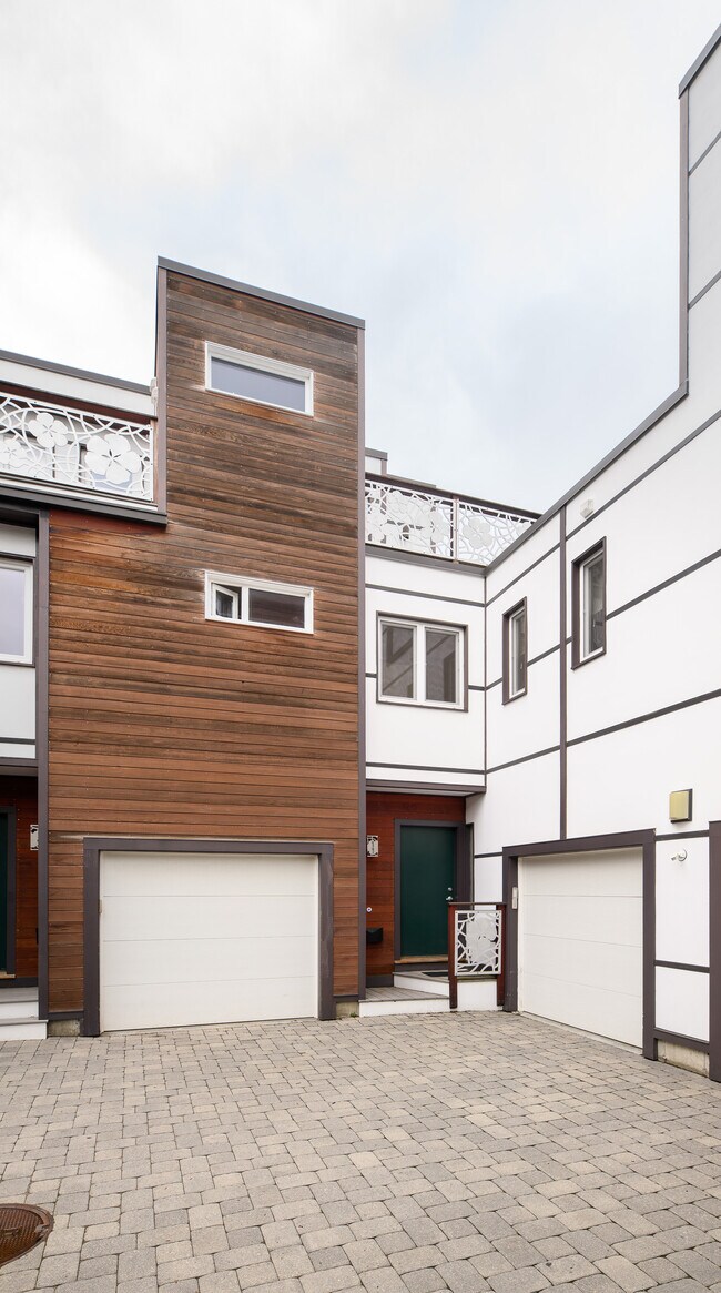 Building Photo - 11 Clary St