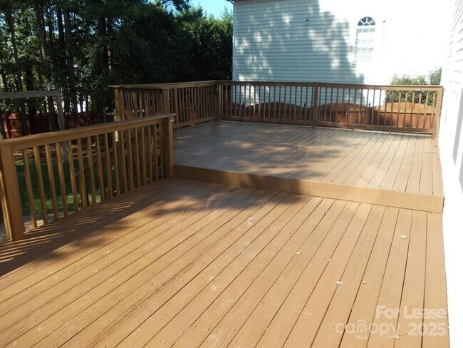 Building Photo - 14616 Eastgrove Dr