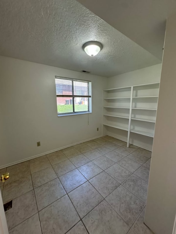 Building Photo - 976 S Freedom Blvd
